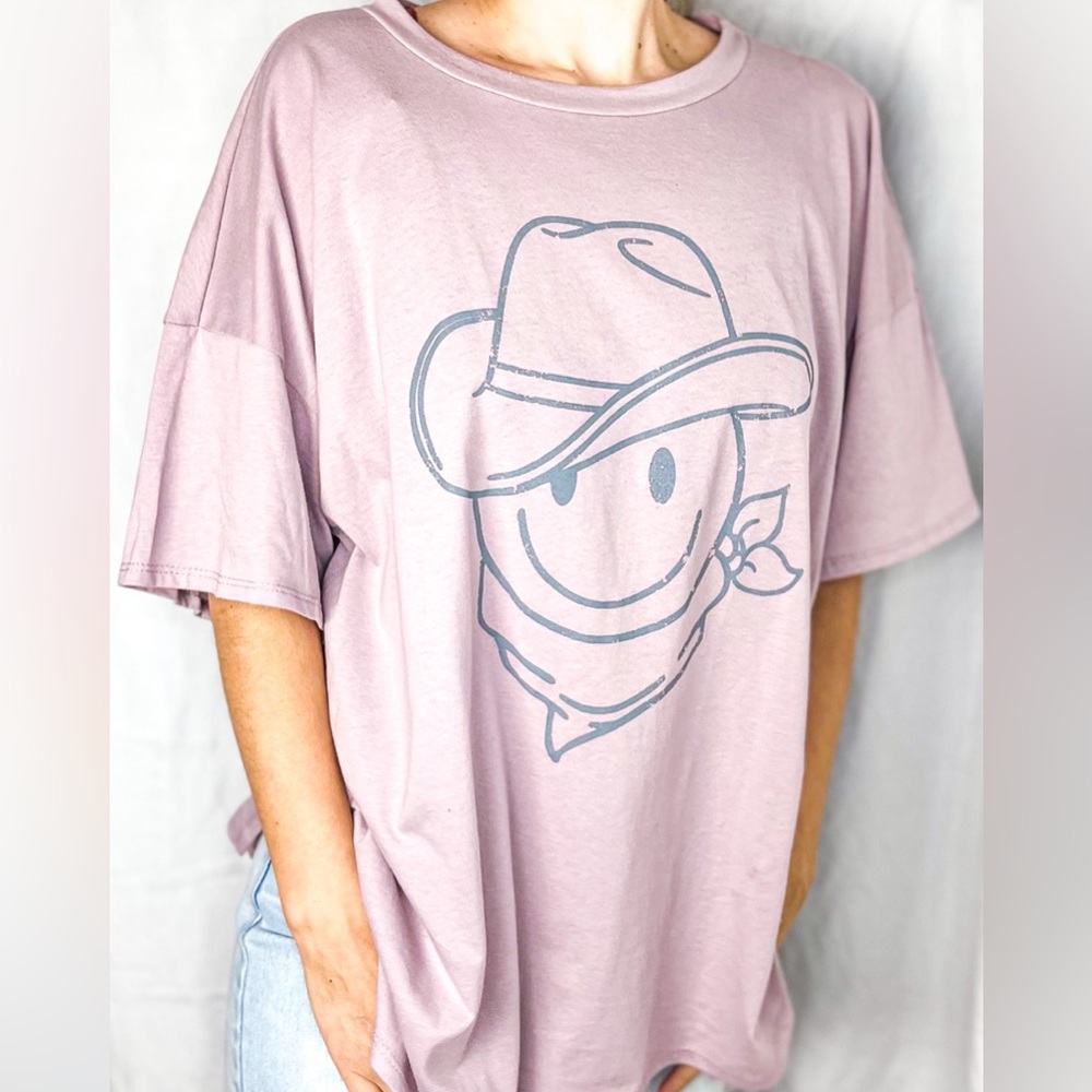 Oversized Smiley Face Cowboy graphic t-shirt